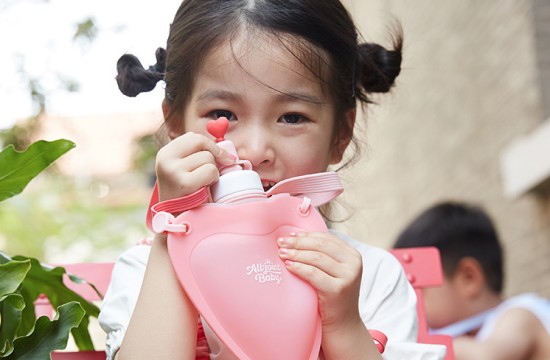 硅膠折疊水杯工廠(chǎng)使用的膠水有毒嗎？